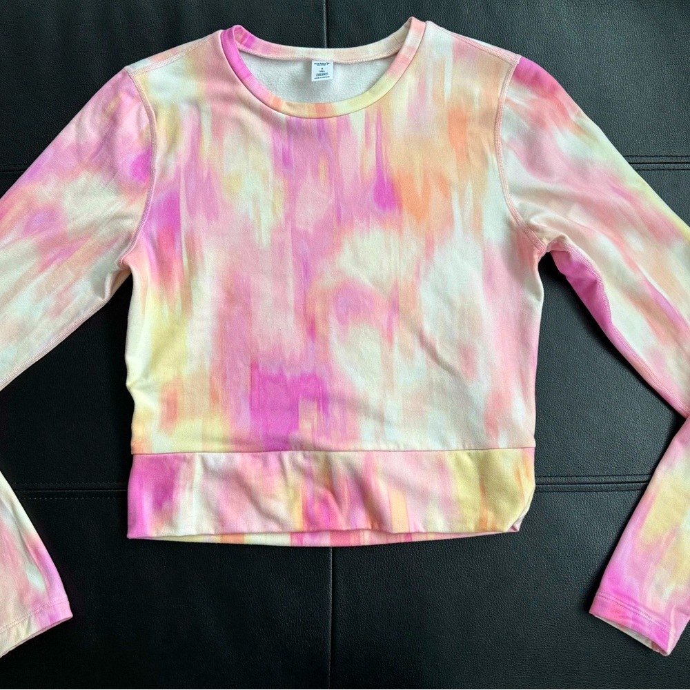 Women’s active wear cropped shirt. Size small tall